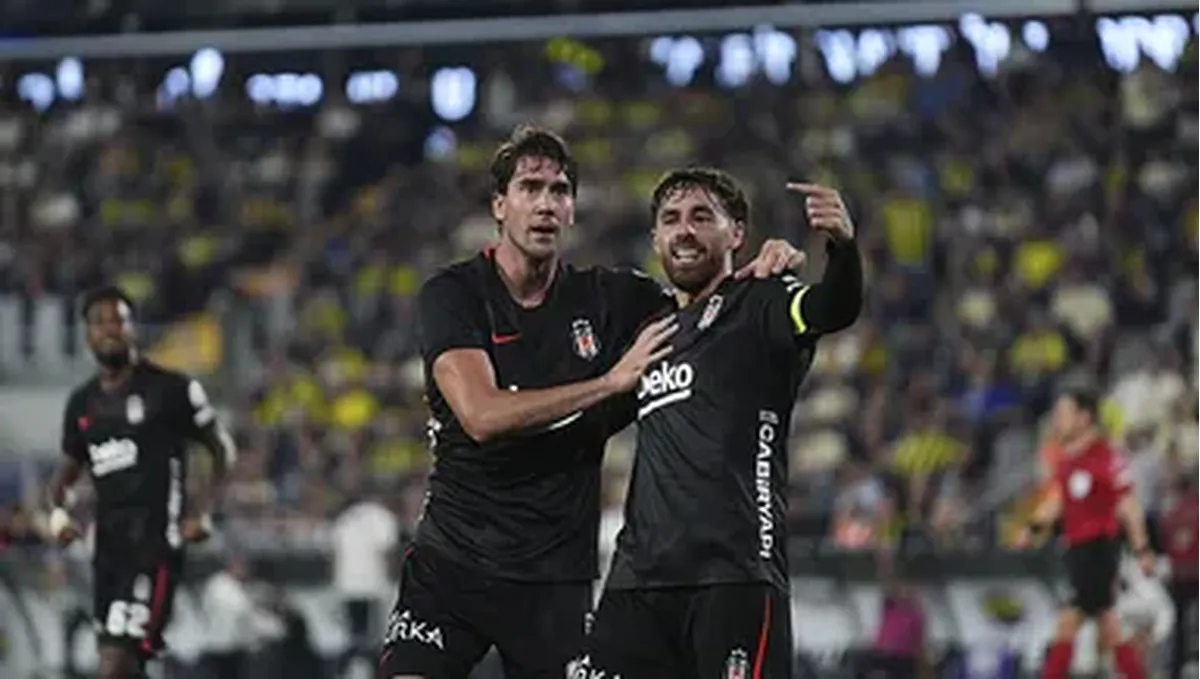 Beşiktaş, Fenerbahçe'yi 2-1 Geçerek Şampiyonluk İçin Güç Gösterdi