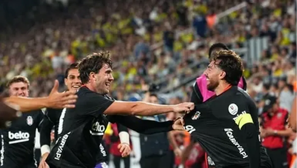 Beşiktaş, Fenerbahçe'yi Derbide 2-1 Yenerek Öne Geçti!